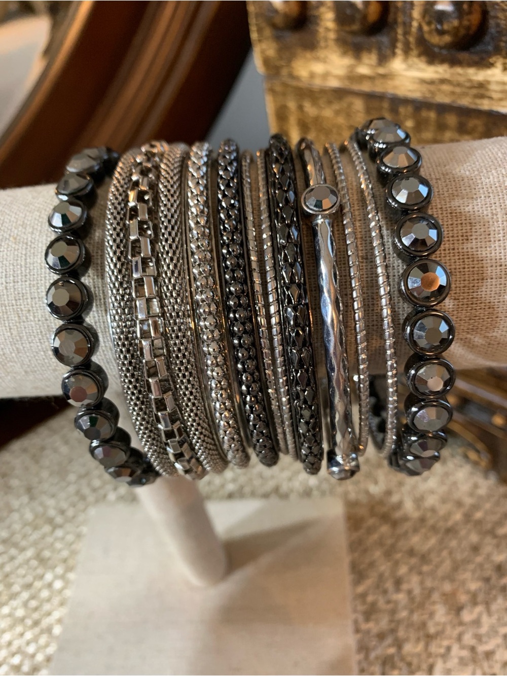 DESIGNER R. J GRAZIANO SILVER TONED BANGEL SET IN LIKE NEW CONDITION